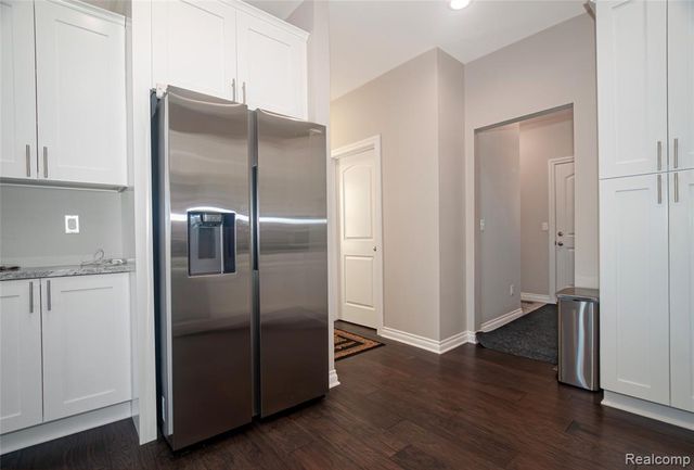 1200 Drakeshire Drive, Commerce Twp, MI 48390