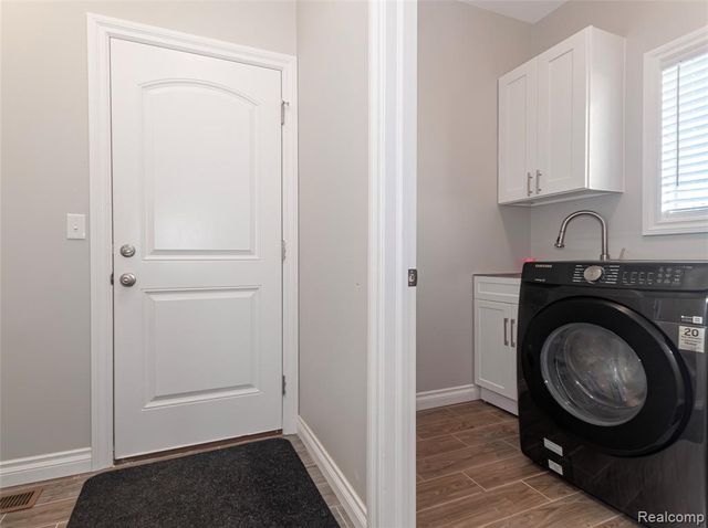 1200 Drakeshire Drive, Commerce Twp, MI 48390