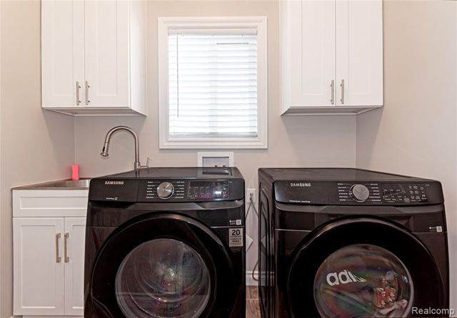 1200 Drakeshire Drive, Commerce Twp, MI 48390