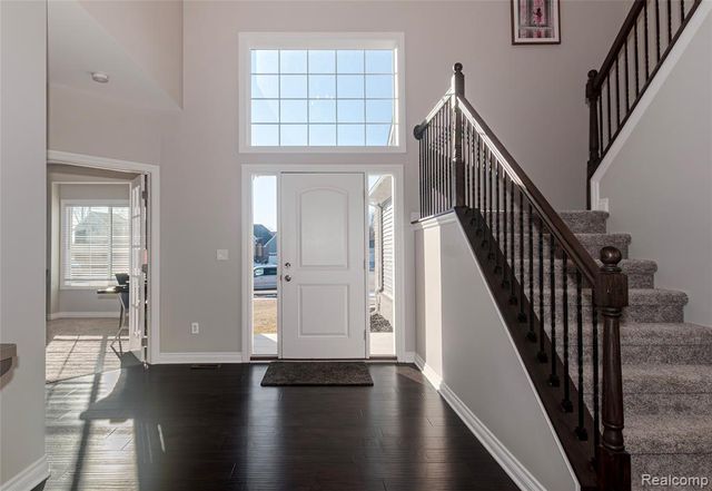 1200 Drakeshire Drive, Commerce Twp, MI 48390