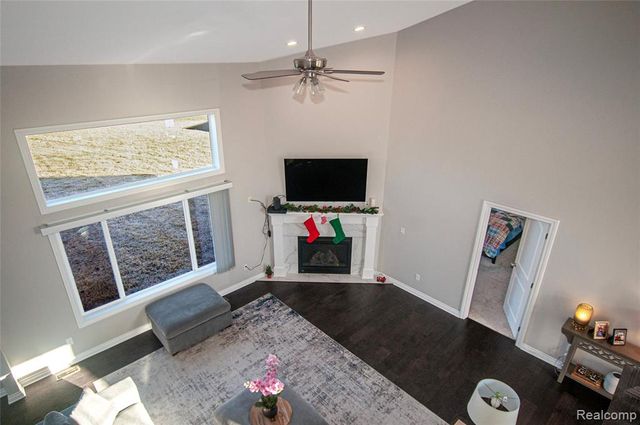 1200 Drakeshire Drive, Commerce Twp, MI 48390