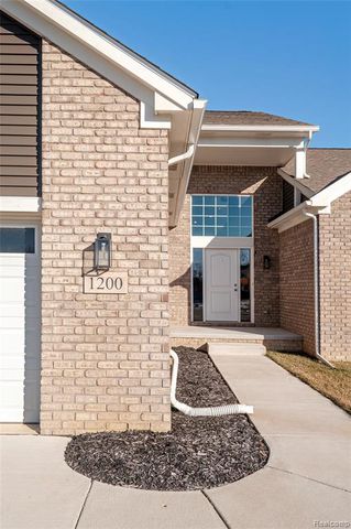 1200 Drakeshire Drive, Commerce Twp, MI 48390