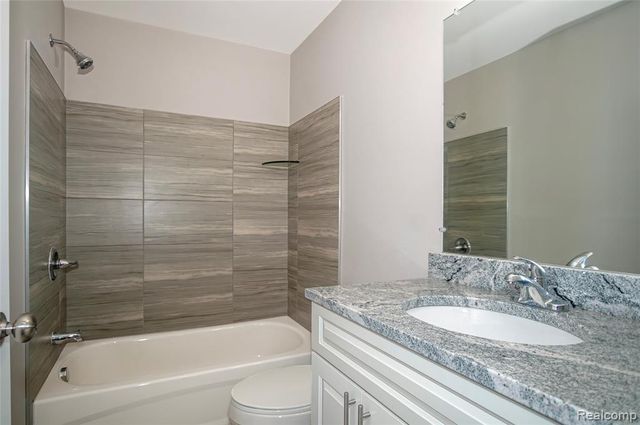 1200 Drakeshire Drive, Commerce Twp, MI 48390