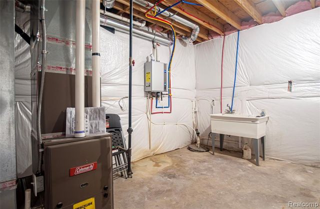 1200 Drakeshire Drive, Commerce Twp, MI 48390