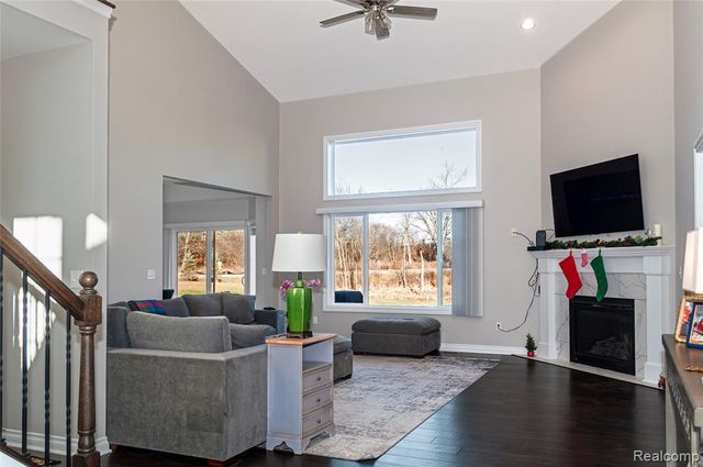 1200 Drakeshire Drive, Commerce Twp, MI 48390