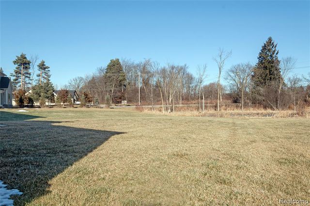 1200 Drakeshire Drive, Commerce Twp, MI 48390