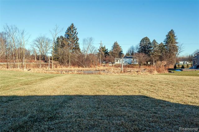 1200 Drakeshire Drive, Commerce Twp, MI 48390