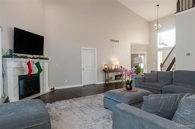 1200 Drakeshire Drive, Commerce Twp, MI 48390