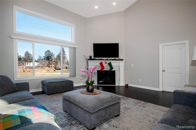 1200 Drakeshire Drive, Commerce Twp, MI 48390