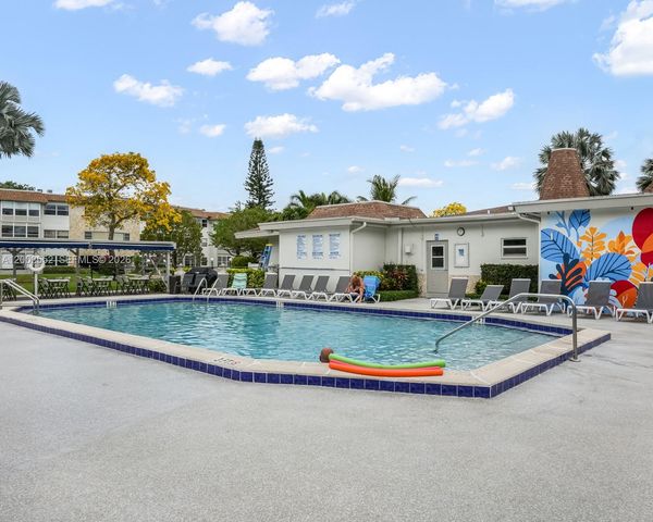 4806 NW 36th Street 515, Lauderdale Lakes, FL 33319