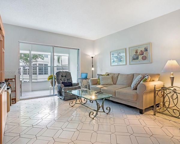 4806 NW 36th Street 515, Lauderdale Lakes, FL 33319