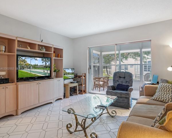 4806 NW 36th Street 515, Lauderdale Lakes, FL 33319