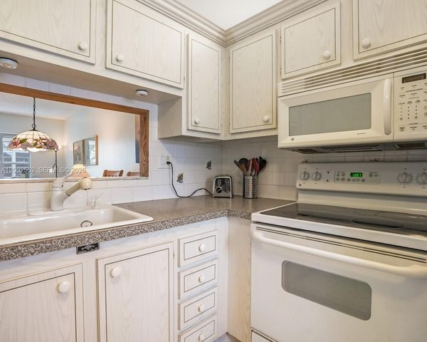 4806 NW 36th Street 515, Lauderdale Lakes, FL 33319