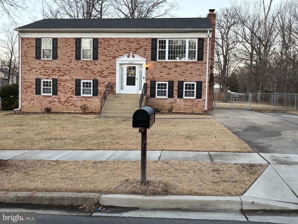 8206 COMET DR, Fort Washington, MD 20744