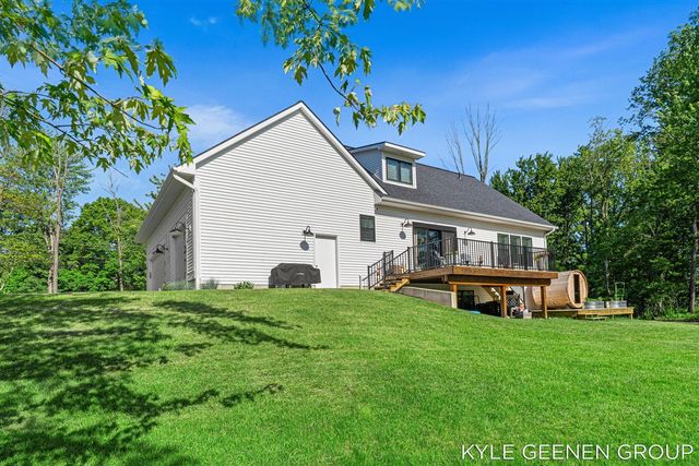 312 48th Avenue, Zeeland, MI 49464