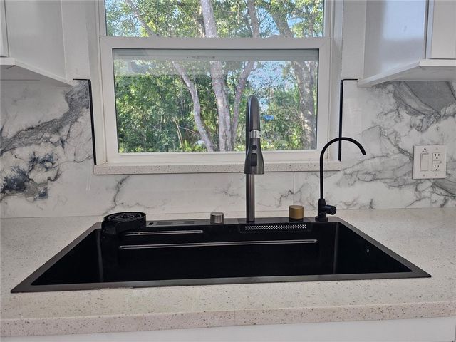 21033 MARKET STREET, Dade City, FL 33523