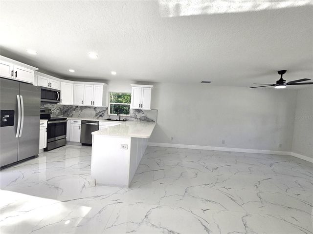 21033 MARKET STREET, Dade City, FL 33523