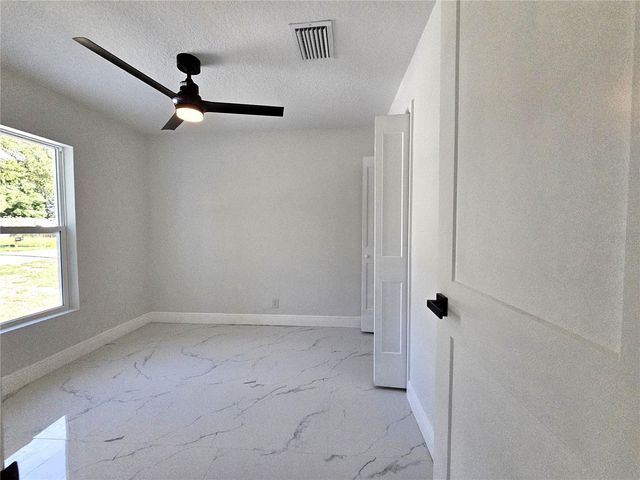 21033 MARKET STREET, Dade City, FL 33523