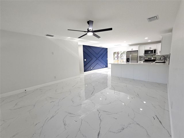 21033 MARKET STREET, Dade City, FL 33523