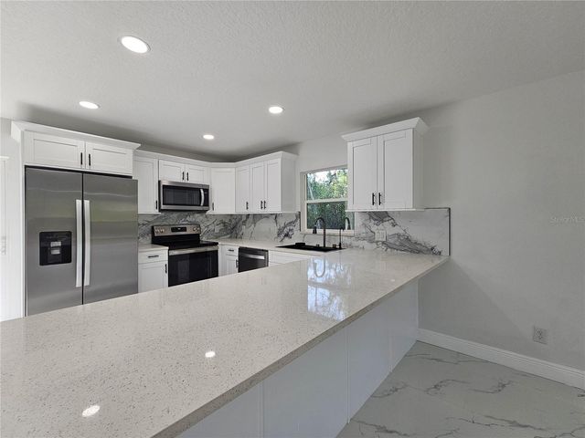 21033 MARKET STREET, Dade City, FL 33523