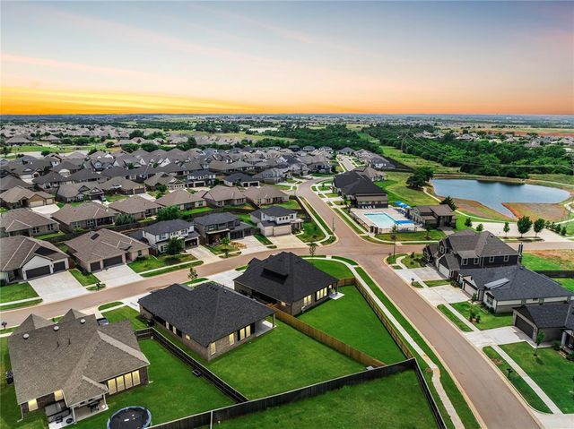 8213 NW 152nd Street, Edmond, OK 73013