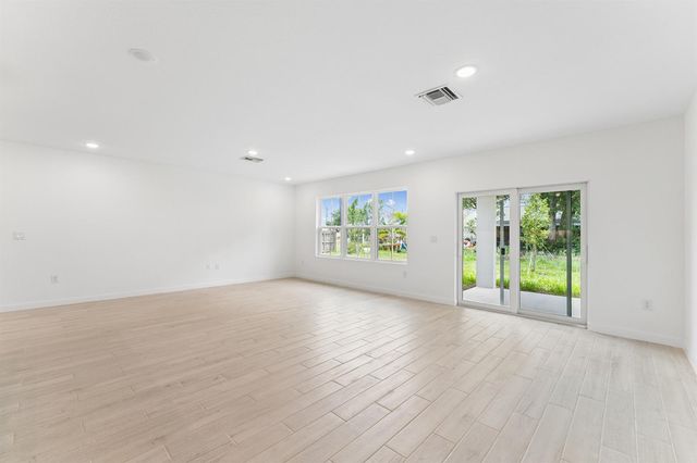 1611 SE Minorca Avenue, Port St. Lucie, FL 34952