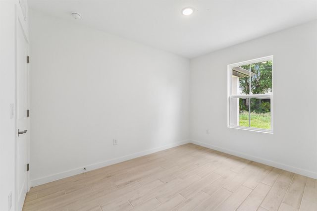 1611 SE Minorca Avenue, Port St. Lucie, FL 34952