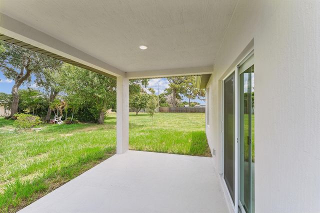 1611 SE Minorca Avenue, Port St. Lucie, FL 34952