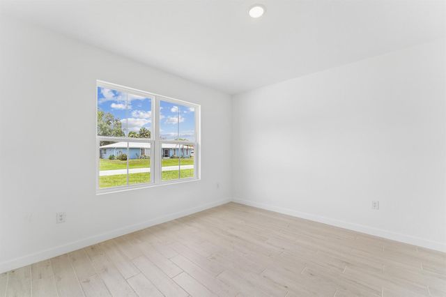 1611 SE Minorca Avenue, Port St. Lucie, FL 34952
