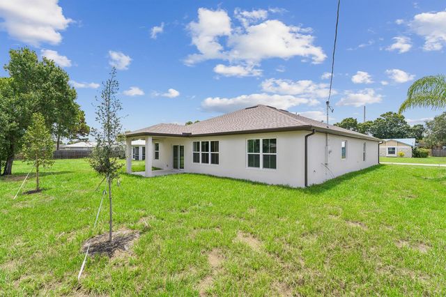 1611 SE Minorca Avenue, Port St. Lucie, FL 34952