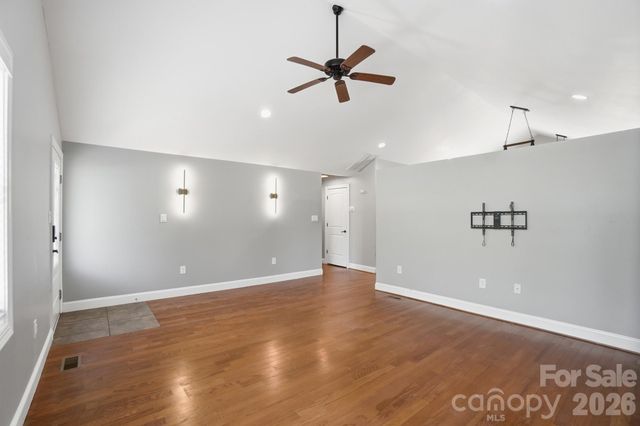 2036 Hickory Hills Drive, Denver, NC 28037