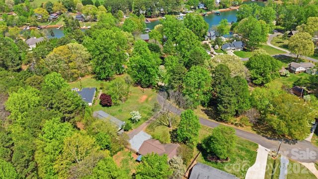 2036 Hickory Hills Drive, Denver, NC 28037