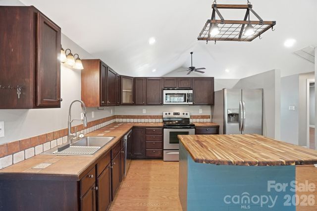 2036 Hickory Hills Drive, Denver, NC 28037