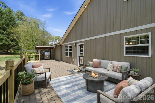 2036 Hickory Hills Drive, Denver, NC 28037