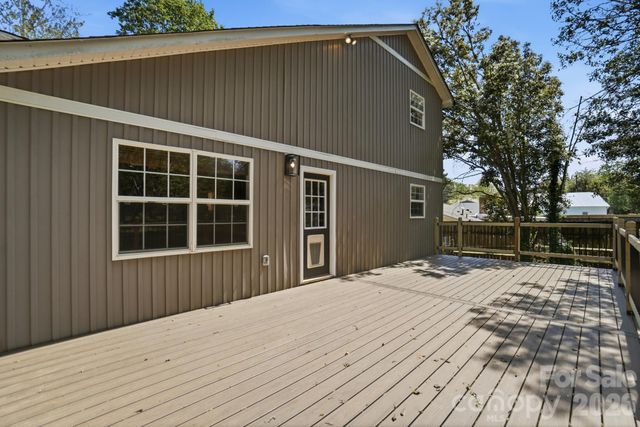 2036 Hickory Hills Drive, Denver, NC 28037