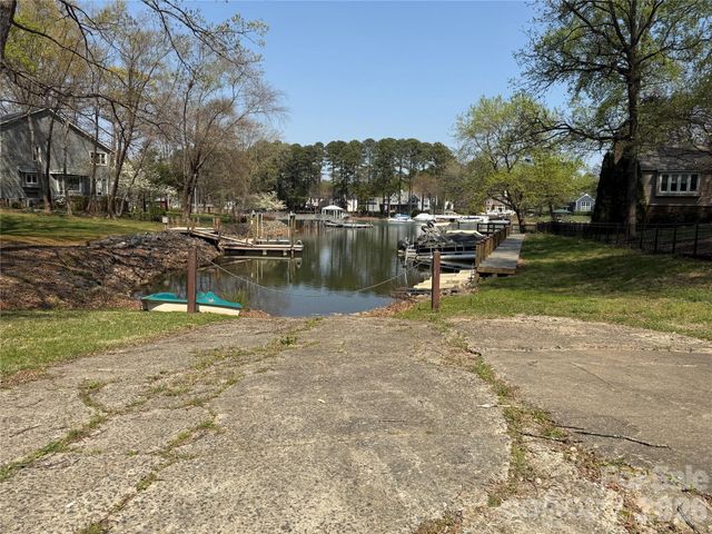 2036 Hickory Hills Drive, Denver, NC 28037