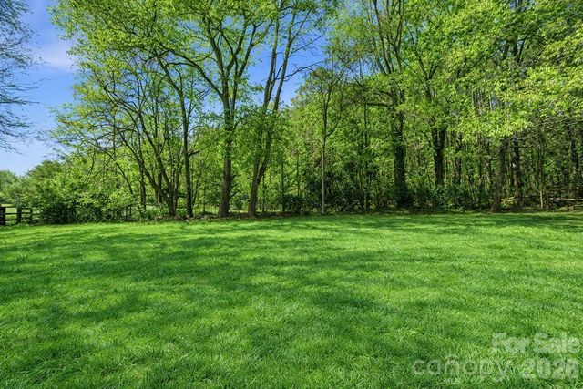 2036 Hickory Hills Drive, Denver, NC 28037