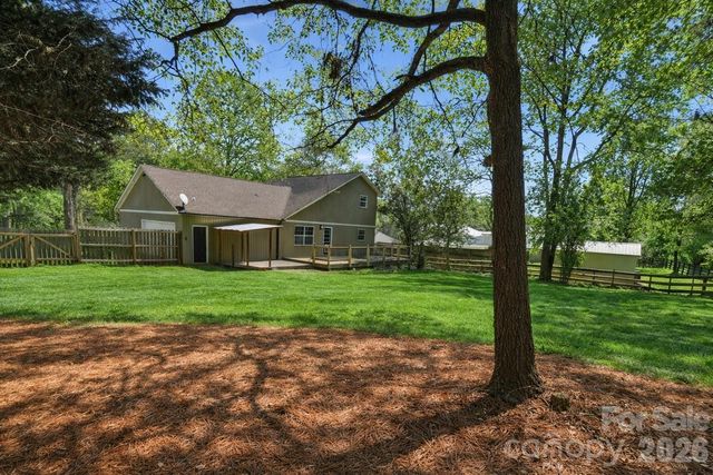 2036 Hickory Hills Drive, Denver, NC 28037