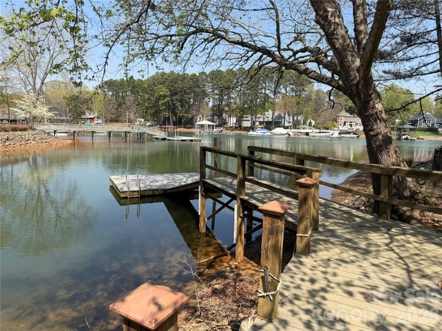 2036 Hickory Hills Drive, Denver, NC 28037