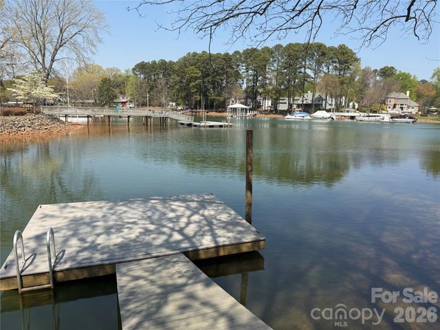 2036 Hickory Hills Drive, Denver, NC 28037