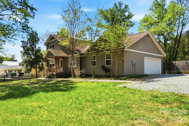 2036 Hickory Hills Drive, Denver, NC 28037