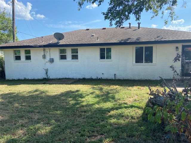 18589 E 3rd Street E, Tulsa, OK 74108