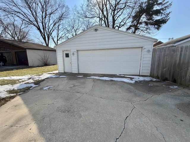 1142 W Jackson Street, Beloit, WI 53511