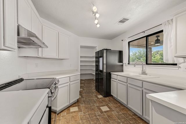 2331 PADDLE CRK, San Antonio, TX 78245