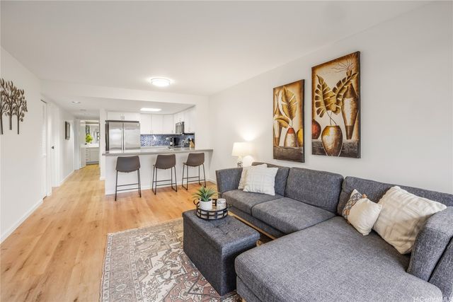 512 Iolani Avenue 202, Honolulu, HI 96813