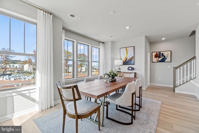 1107B DABNEY DR, Manassas Park, VA 20111