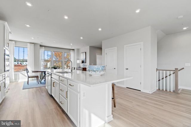 1107B DABNEY DR, Manassas Park, VA 20111