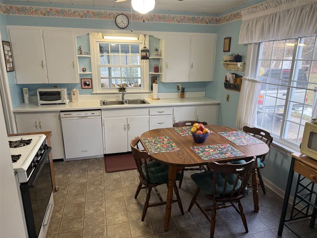 12090 MIDWAY Drive, Conneaut Lake, PA 16316