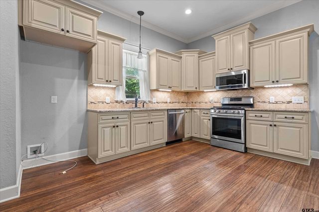 501 S Boyd St, Lindale, TX 75771