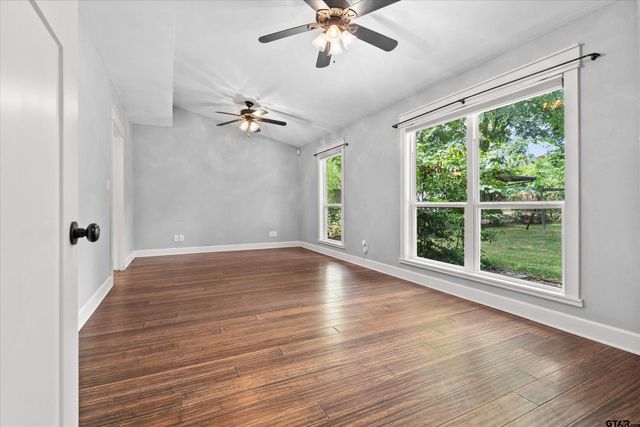 501 S Boyd St, Lindale, TX 75771